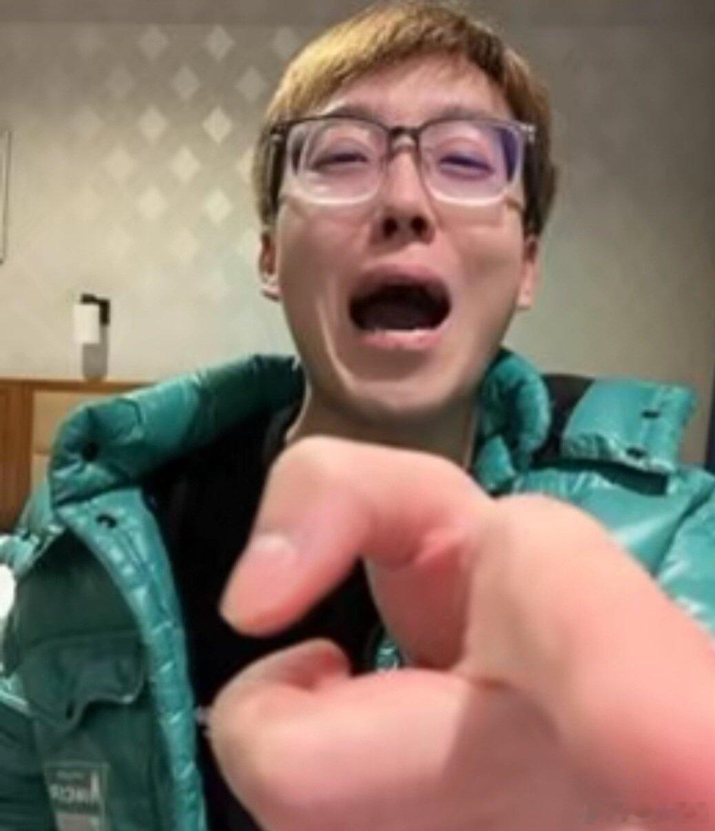 英雄联盟陈泽[超话]陈泽回哈尔滨了陈泽发视频和粉丝失联了 好可爱 ​​​