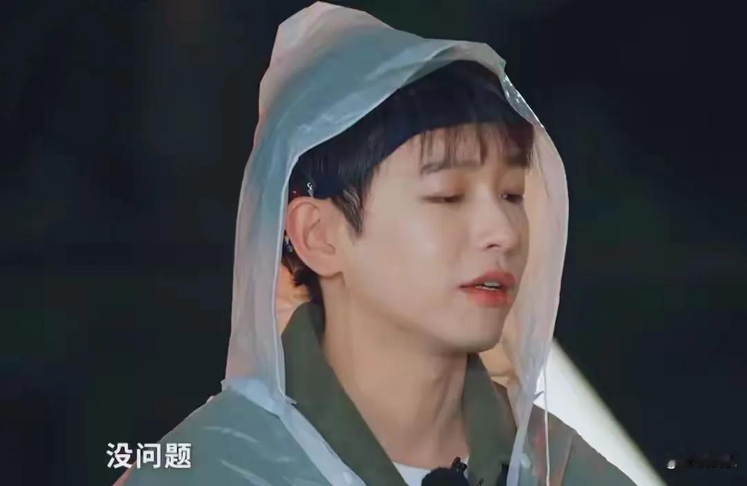 在最新一期《王牌对王牌》中，彭昱畅以“敢王”姿态彻底点燃全场。当“俄罗斯轮盘”游