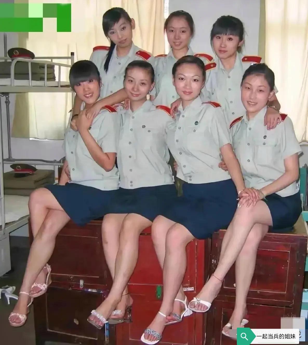 青春多美好。看！我们军营里一起当兵的好姐妹…
青春姐妹照 姐妹回忆记 新兵姐妹花