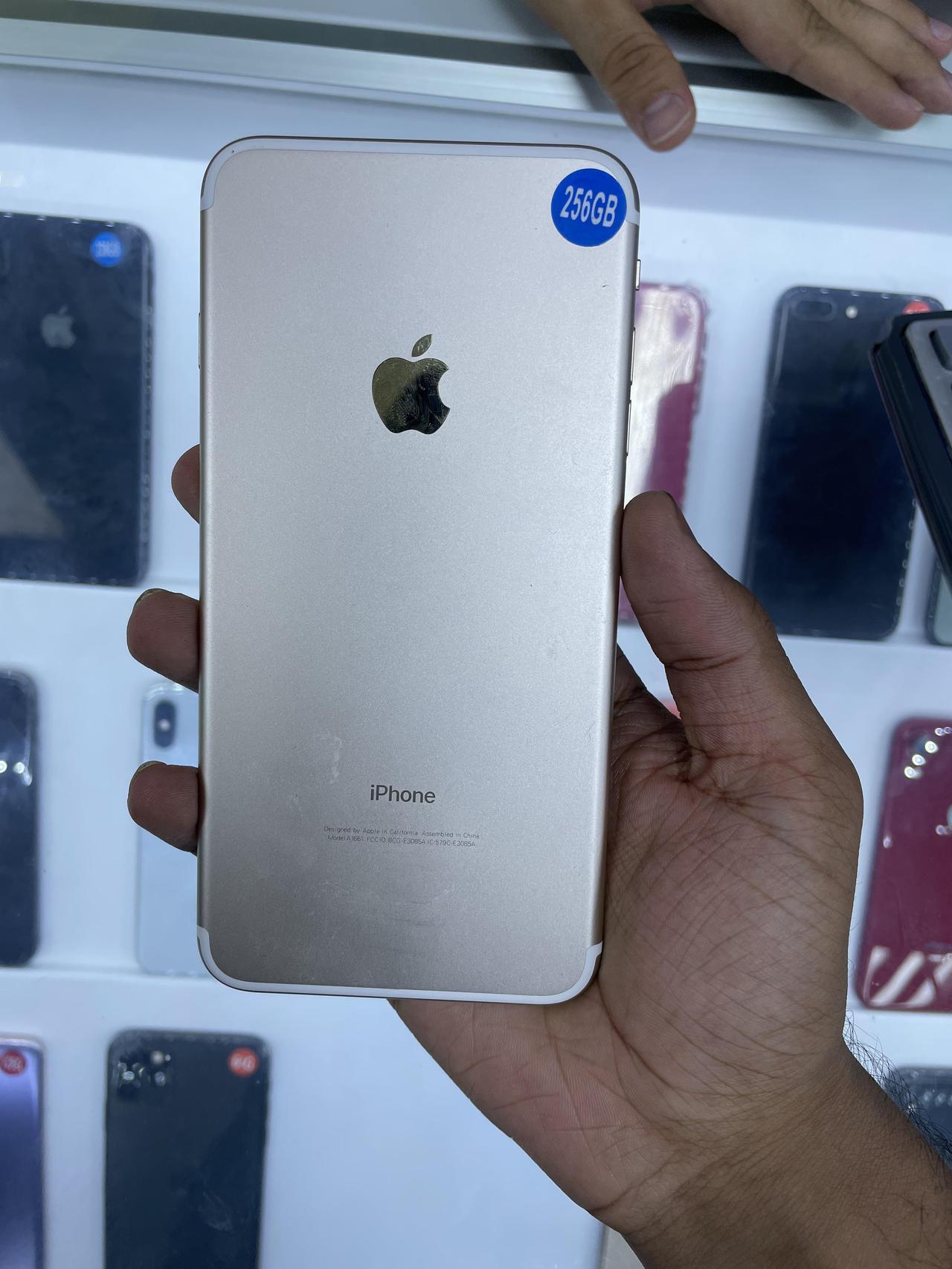 没有摄像头的苹果手机。

虽然苹果公司没有生产过这种没有摄像头的手机，但是一些第