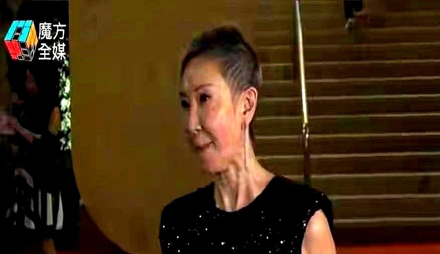 拿了金像奖，却当着小自己30岁小女友的面，对前妻深情表白“没你就没我”，这到底是