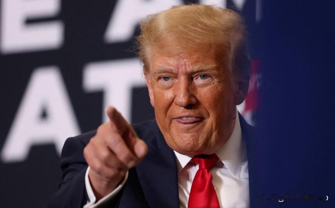 特朗普再喊话泽连斯基：乌克兰该接受现实了！12月8日，美国前总统特朗普在接受美媒