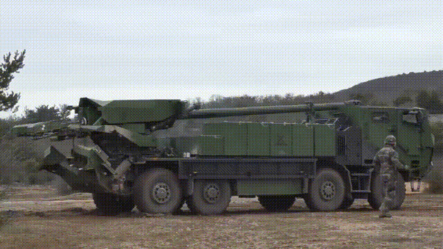 凯撒自行火炮，发射准备到完成发射只需要三分钟。