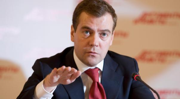 彻底决裂了！俄罗斯安全会议副主席梅德韦杰夫公开表示，有情报显示英国和法国想提供核