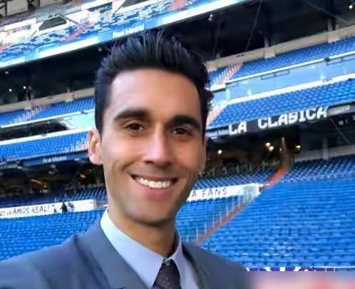 1500万欧元，皇马半年炒俩帅阿隆索刚下课12小时，阿韦洛亚就顶了上来。

当球