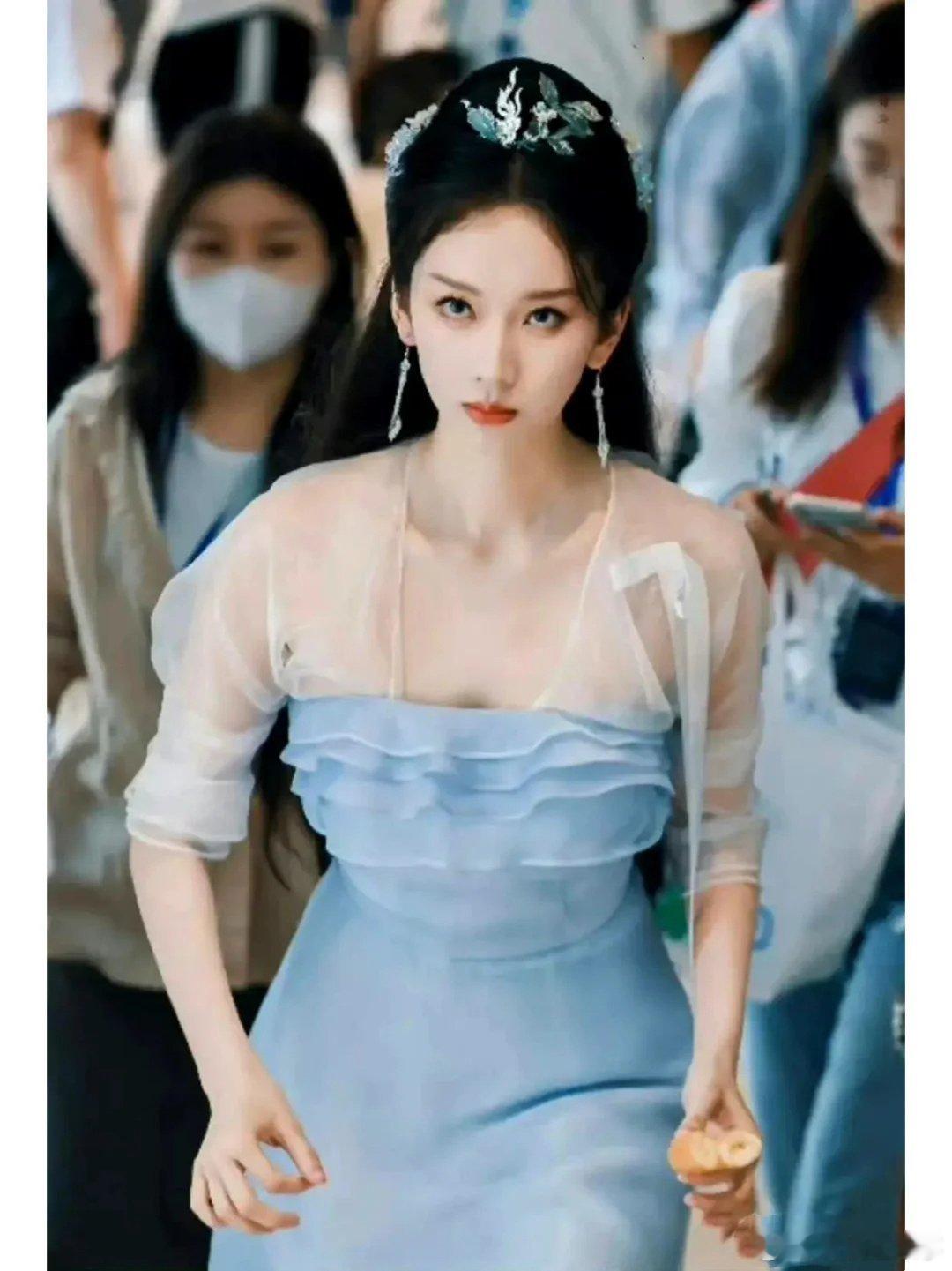 当时这个照片出来的时候大家都代疯了哈哈哈哈，苍盐海的公主殿下，外貌像娘性格像爹.