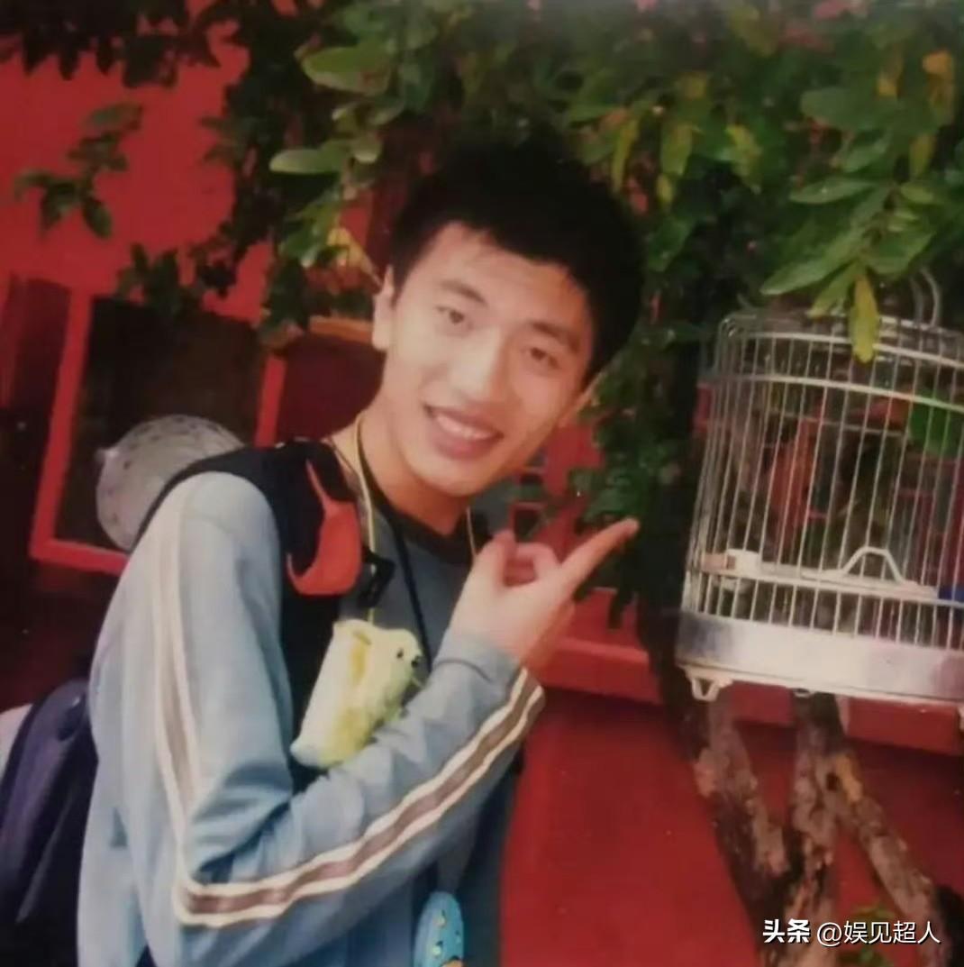 张雪峰走了，悼念他的三位名人！
 
第一位:歌手刘维，深夜发博就一句：“感谢张雪