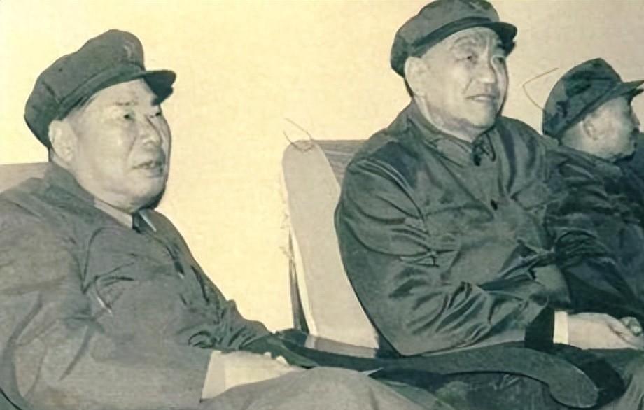 1982年夏天，岭南野外演训场尘土飞扬，刚担任广州军区司令员的尤太忠在检查实弹演