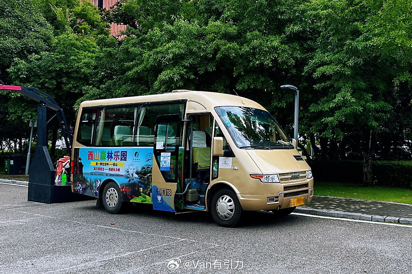 依维柯还出过这种中巴呢？[思考]van事通[超话]  ​​​