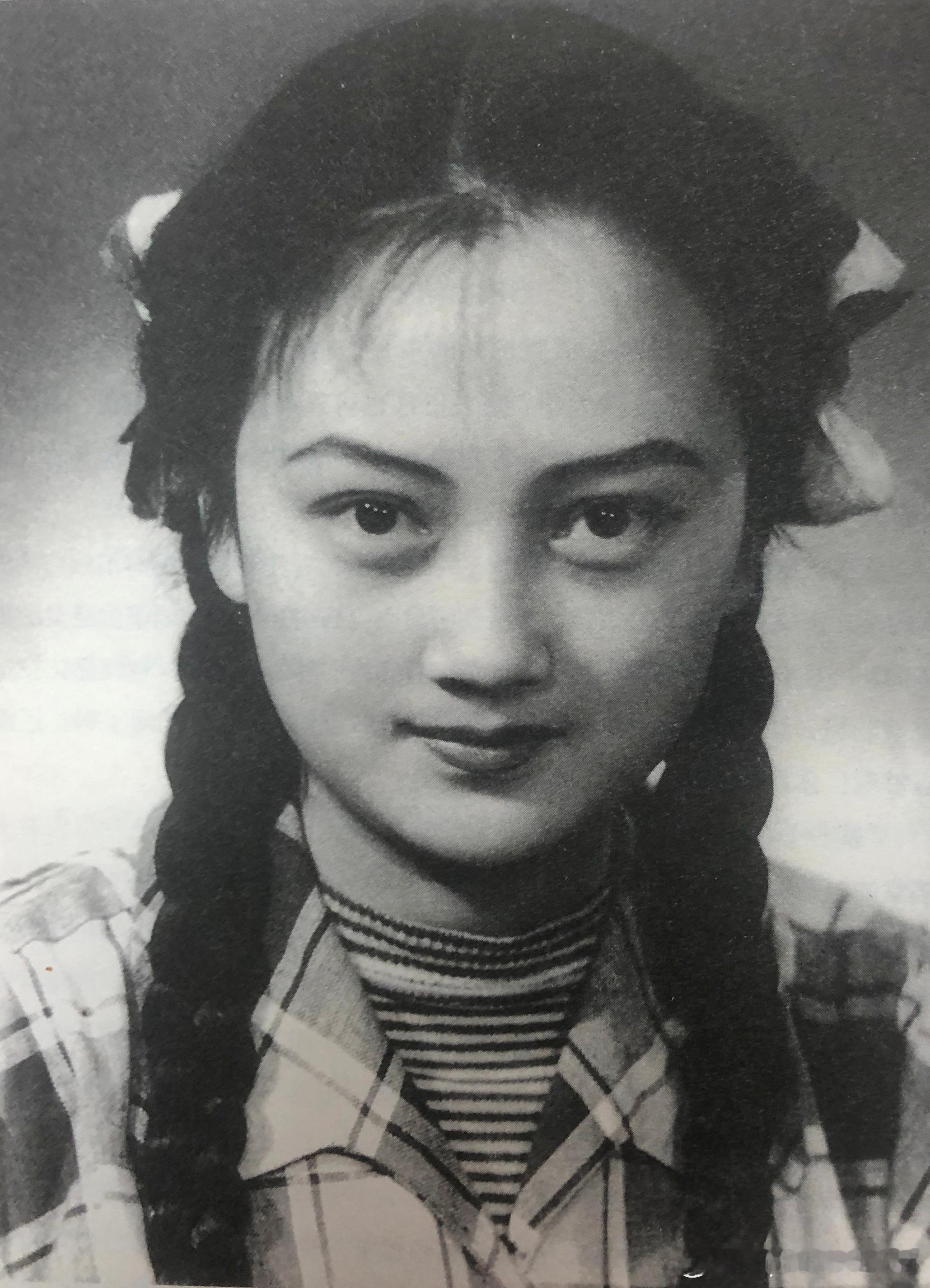 1953年春王晓棠在总政京剧团历史影像 ​​​