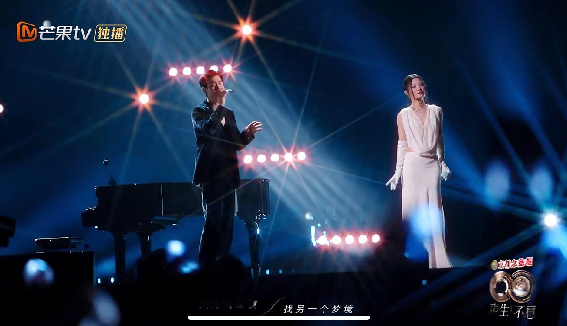 周兴哲姚晓棠的屋顶上男帅女美 声生不息 颜值和实力双在线！周兴哲深情款款，姚晓棠