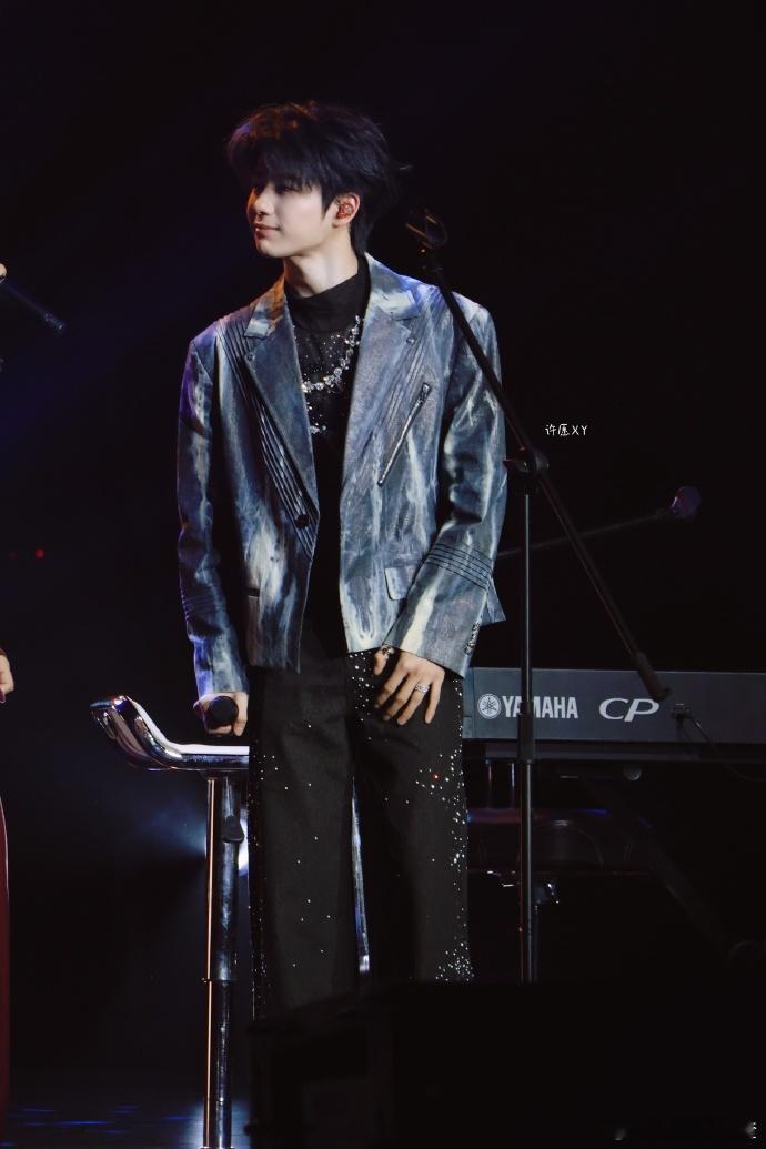 黄誉博胡海泉是真从小唱到大 10岁黄誉博与胡海泉结下音乐缘，多年后同台，从儿时到