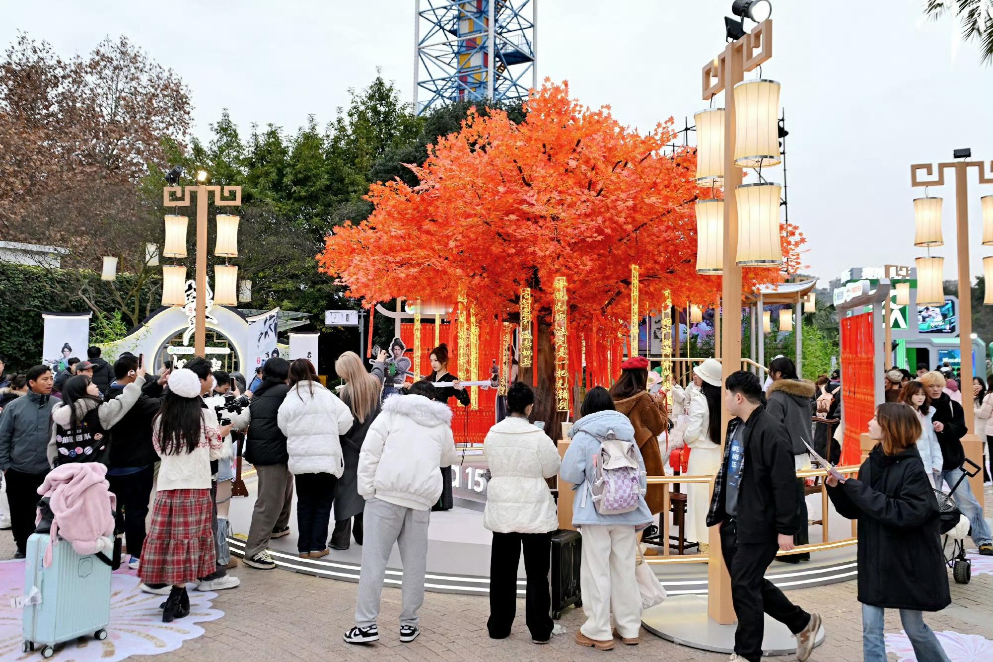 陈平安宁姚勇闯成都赛博洞天 仙侠与赛博的奇妙邂逅！《剑来》主题空间登陆成都欢乐谷