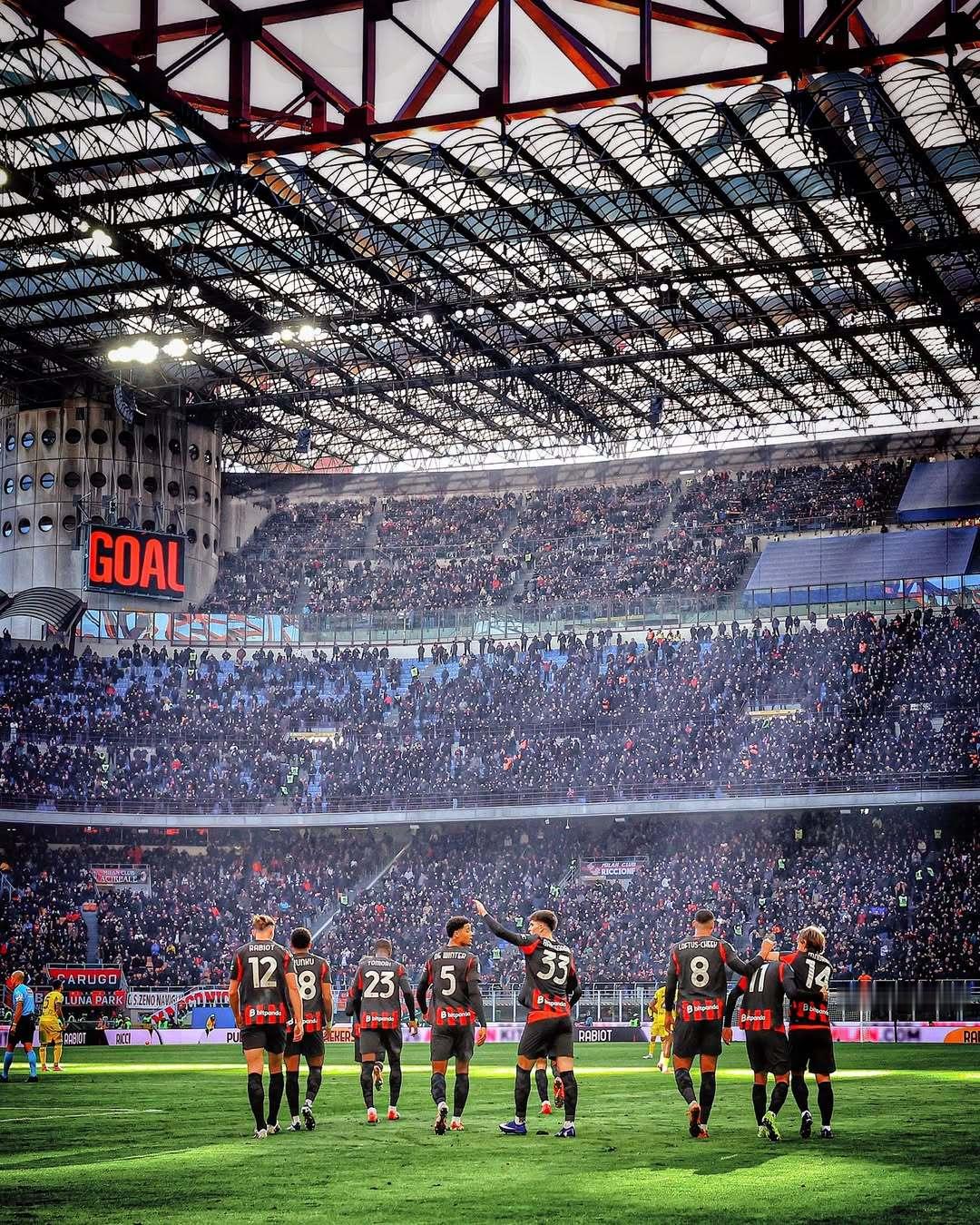 【🖼】 Picture perfect. ❤️🖤 sempremilan