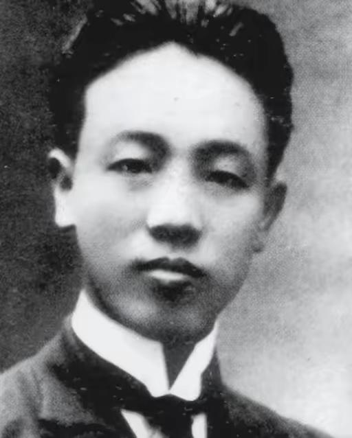 1927年7月19日，上海枫林桥畔，26岁的赵世炎被押赴刑场。刽子手手起刀落，人