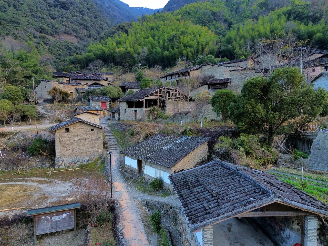 寻访武夷山五夫卜空村，非原定行程，仅是临时选择的一处目的地，却意外收获了惊喜。这