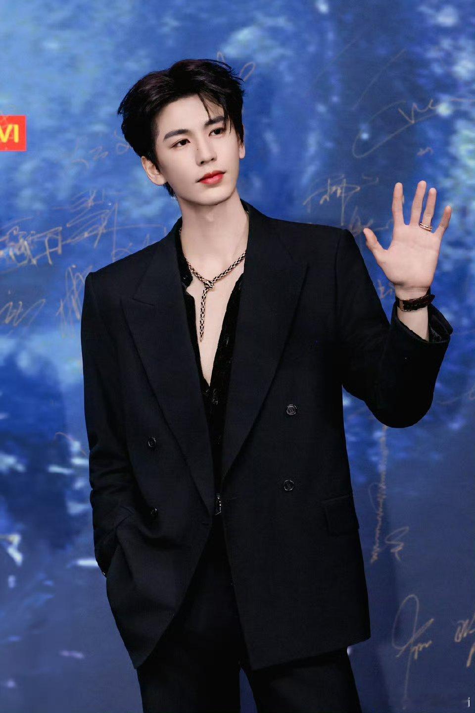 热心市民张凌赫先生没错是热心市民！就爱听这种祝愿，财神爷肯定要放山顶啊hhh 