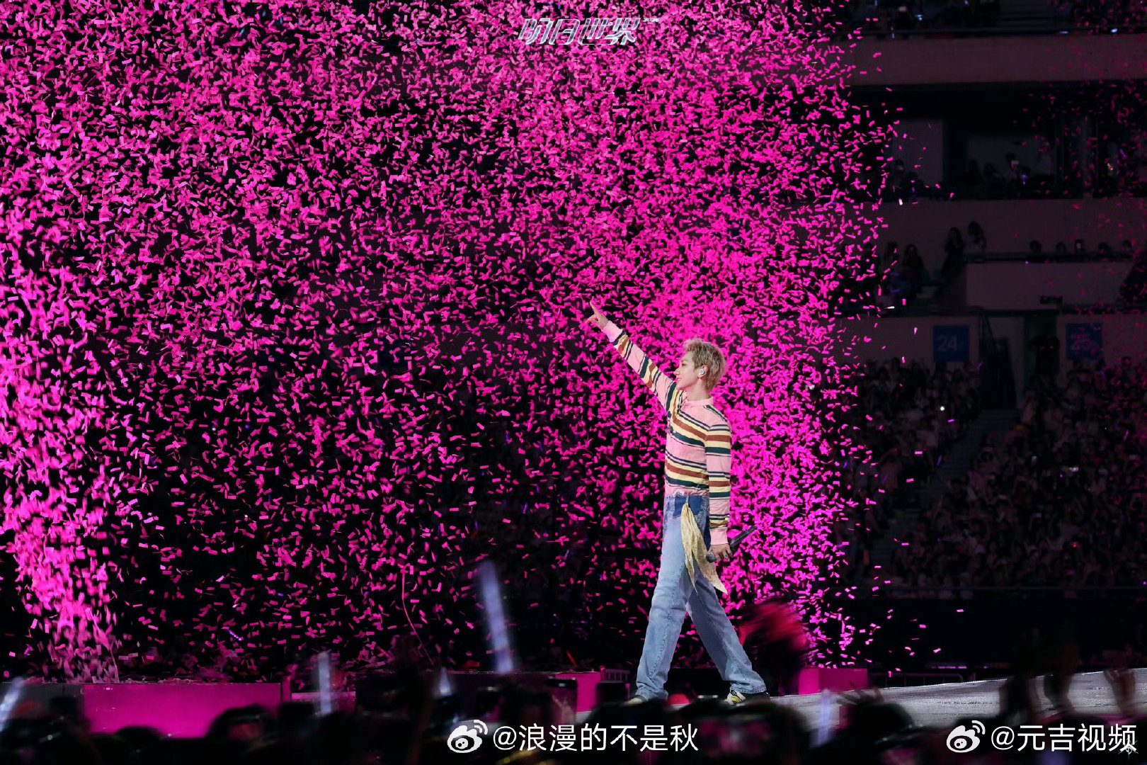 还以为告两人也来汪苏泷演唱会了 属于是桃花坞后遗症了，一听见熟悉的旋律，就自动代