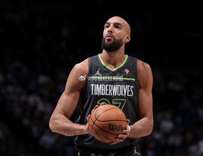 NBA常规赛继续进行，森林狼主场108-83大胜勇士。戈贝尔此役在内线迎来爆发，