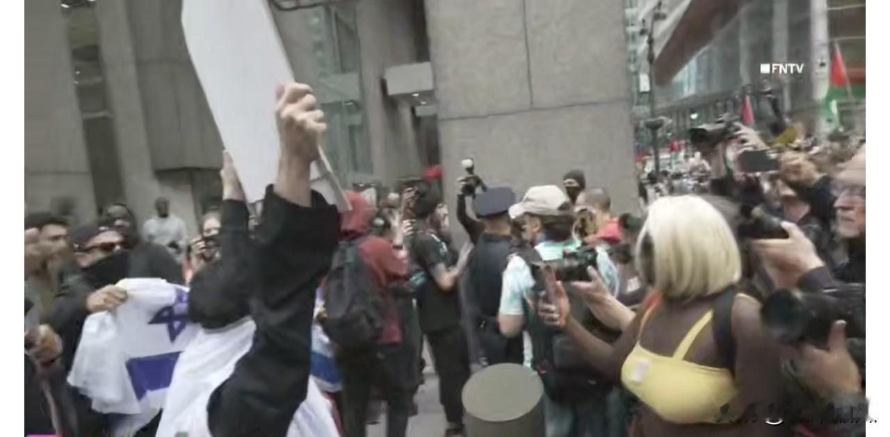 纽约，数千人游行穿过纽约市，高举横幅巴勒斯坦国旗，抗议本杰明·内塔尼亚胡访问联合