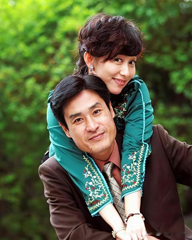 陈锐是属于典型的“戏红人不红”，他出演许多比较有名气的电视剧，如《和平年代》的闻