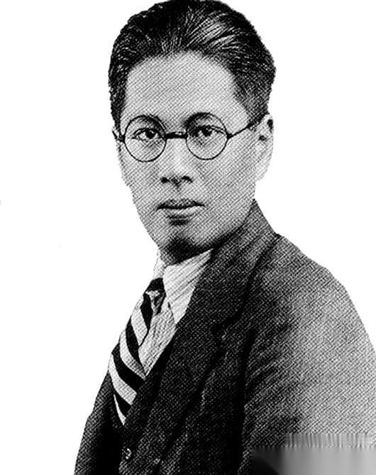抗战胜利后的上海，盛家老宅。
满屋子人声鼎沸，财政部长宋子文一进来，敬酒的、递名