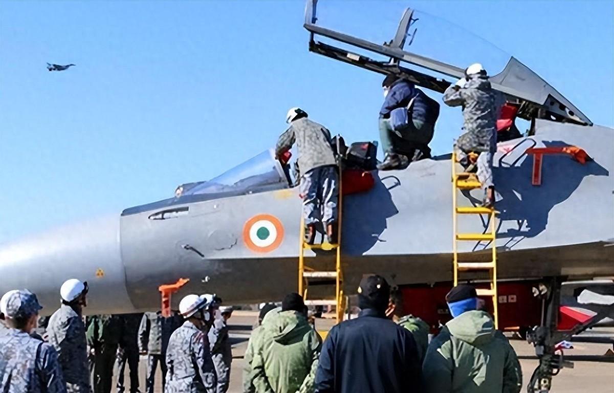 3 月 13 日，巴基斯坦突然对阿富汗发动了“沉默的空袭”，喀布尔、坎大哈等地多