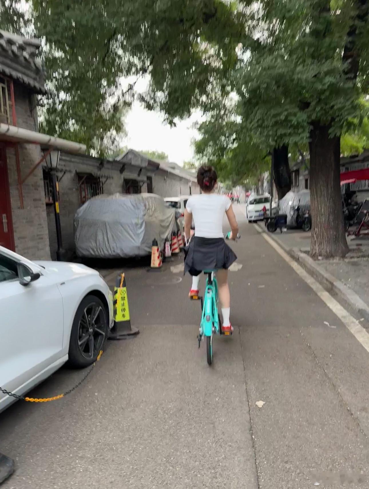 我回来了！旅游太能吸干精气了，在北京的每一天都在骑自行车🚴🏻‍♂️[老师好]