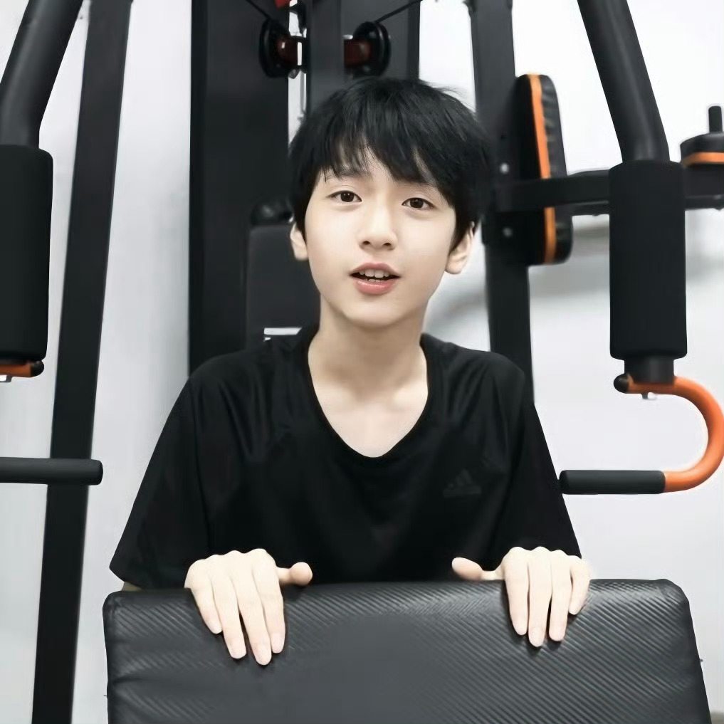 严浩翔 yhx严浩翔高露洁品牌代言人 yhx严浩翔 极限挑战  “玫瑰与晚霞共绘