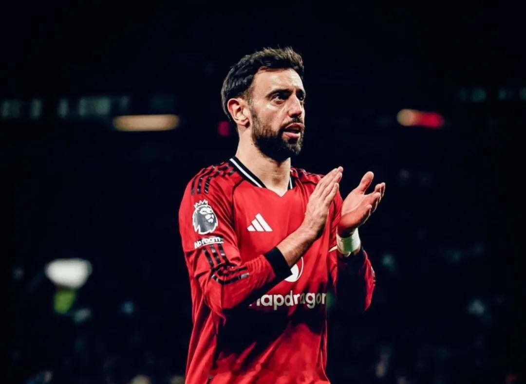 B费在接受Men in Blazers采访时暗示，他愿意留在曼联。葡萄牙人说：“