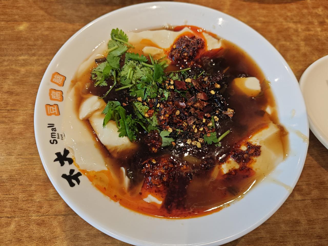 大庆的早餐

离开大庆的早上，我们选择了附近的这家“不大豆腐脑”店，想尝尝大庆的
