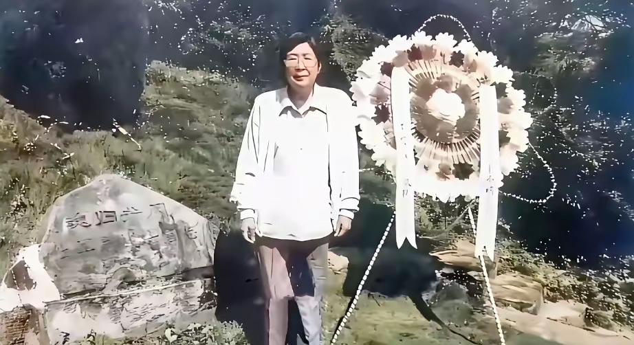 2001年，李敏重回红色圣地井冈山，专程来到小井，凭吊父亲与贺子珍当年的老战友—