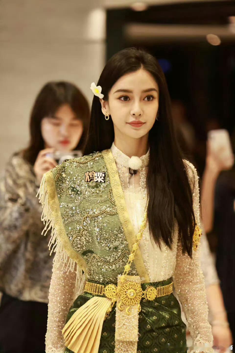 angelababyangelababy 有人化最简单的妆容，却给人世界名画的感