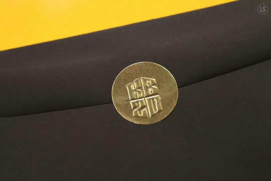 十年前的今天，在球员论坛发布《亲爱的篮球》宣布赛季结束后退役。科比宣布退役十周年