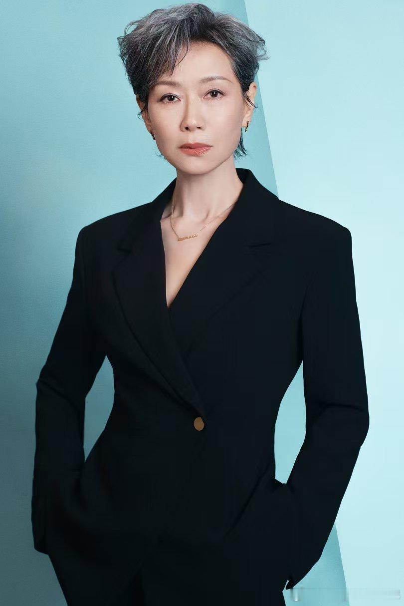 叶童曾因年龄议论陷入自我怀疑谁能想到气质从容的叶童，也曾被年龄相关言论困扰，深陷