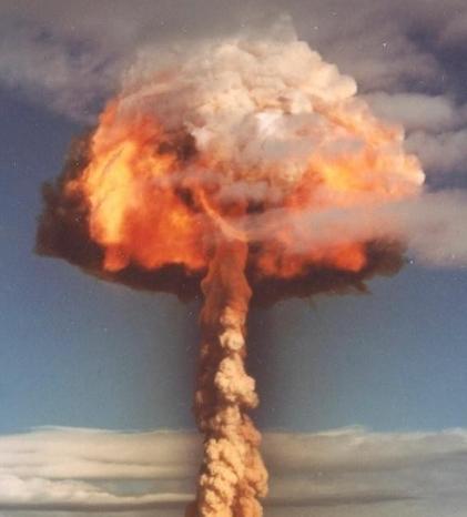 日本右翼一语惊人：若中国核弹造成日本几百万人死亡，那剩下的1亿日本人将开始反击。