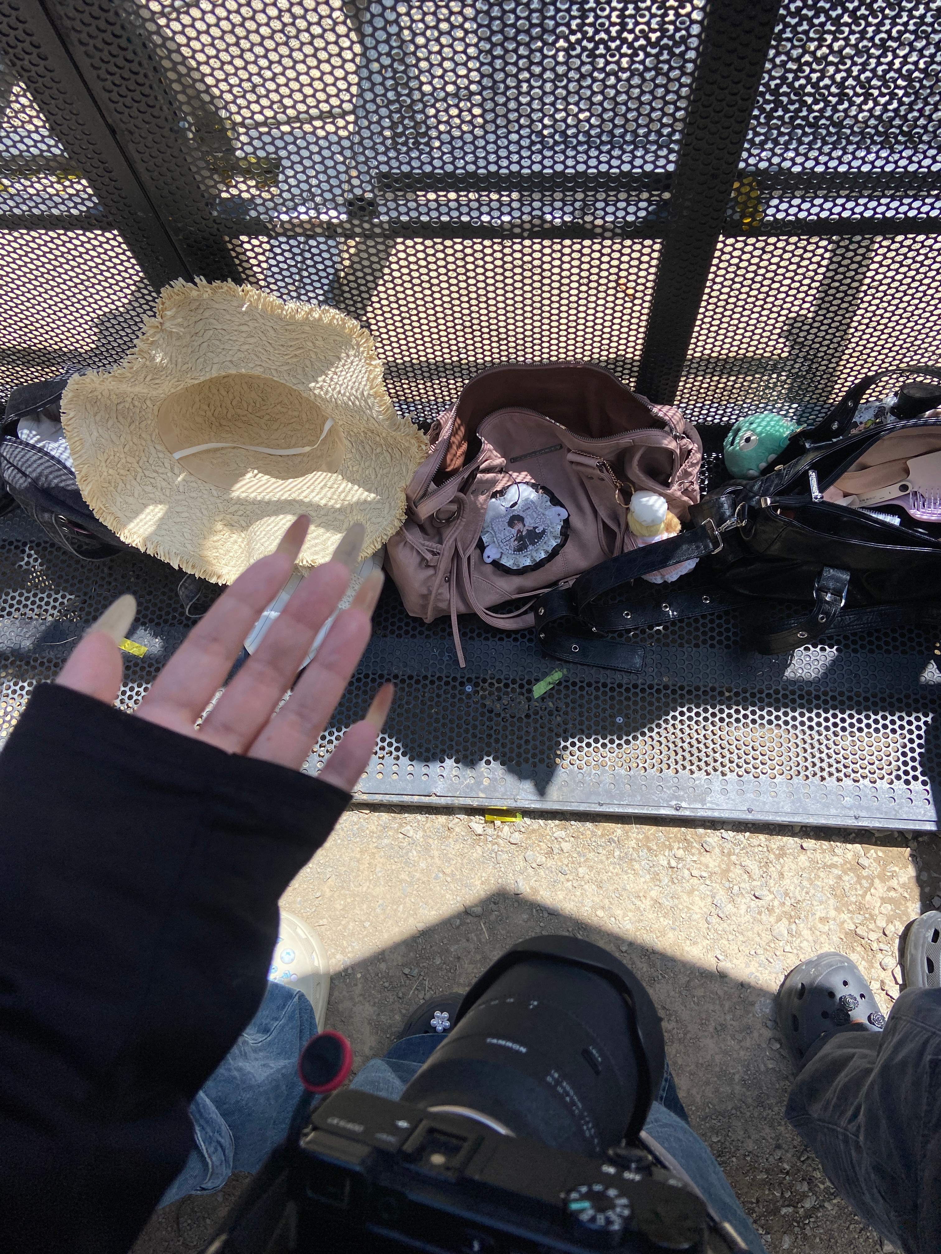 我要不退到场外去？ 