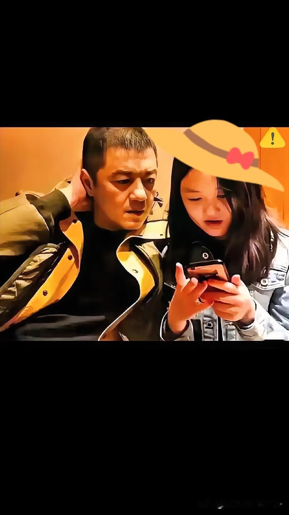李嫣长大了！
在李亚鹏最落魄的时候，李嫣毫不犹豫地对爸爸说：“爸，你负责继续胡闹