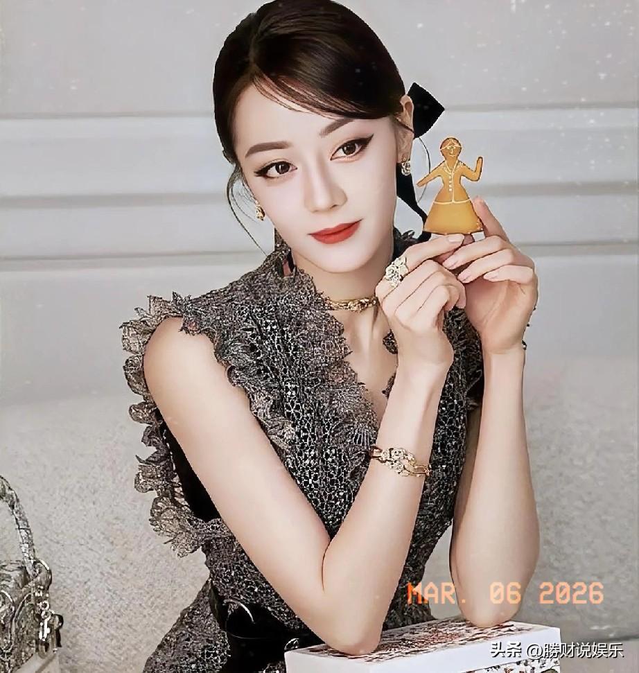 平安凯旋！迪丽热巴绕行三国惊险撤离，全网悬心终落地
 
喜讯传来！迪丽热巴历经四