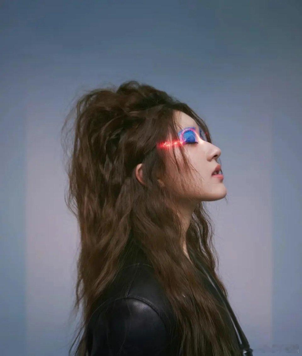 赵露思这风格真是一言难尽 ​​​