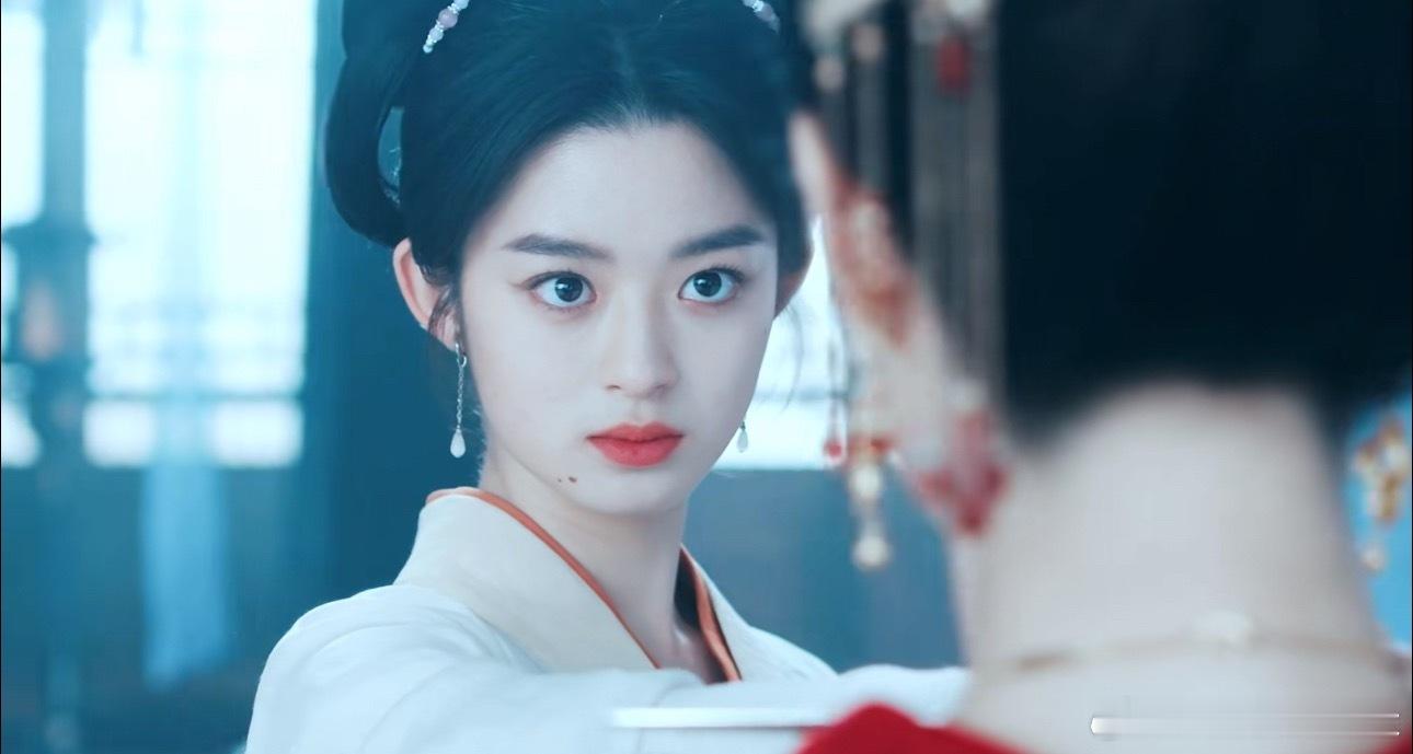 黄杨钿甜是不是要一朝回到解放前了，本来处境就不好，冰湖重生还扑成这样。灵动的00