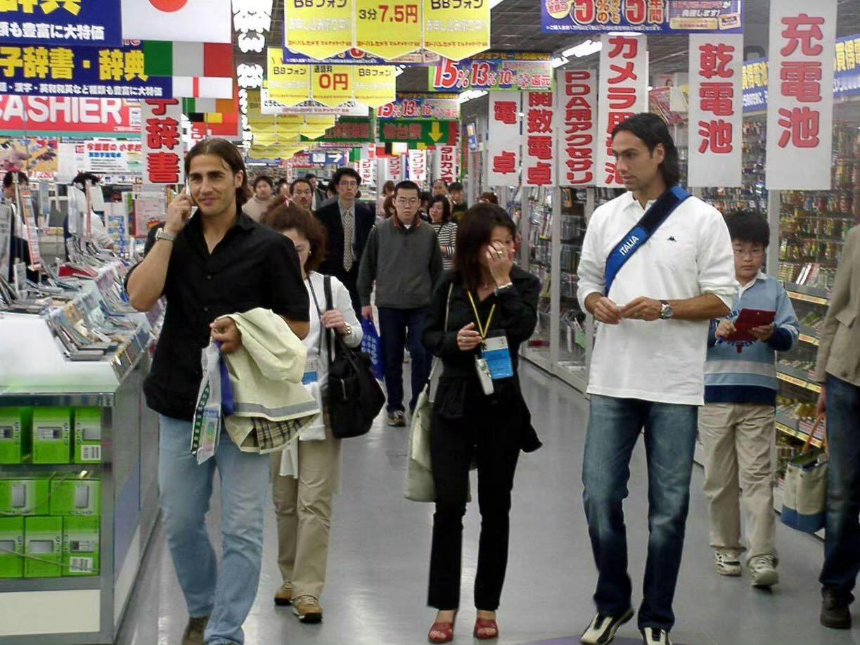 【来自投稿】2002年6月，韩日世界杯期间，两轮小组赛结束后，意大利球员内斯塔、