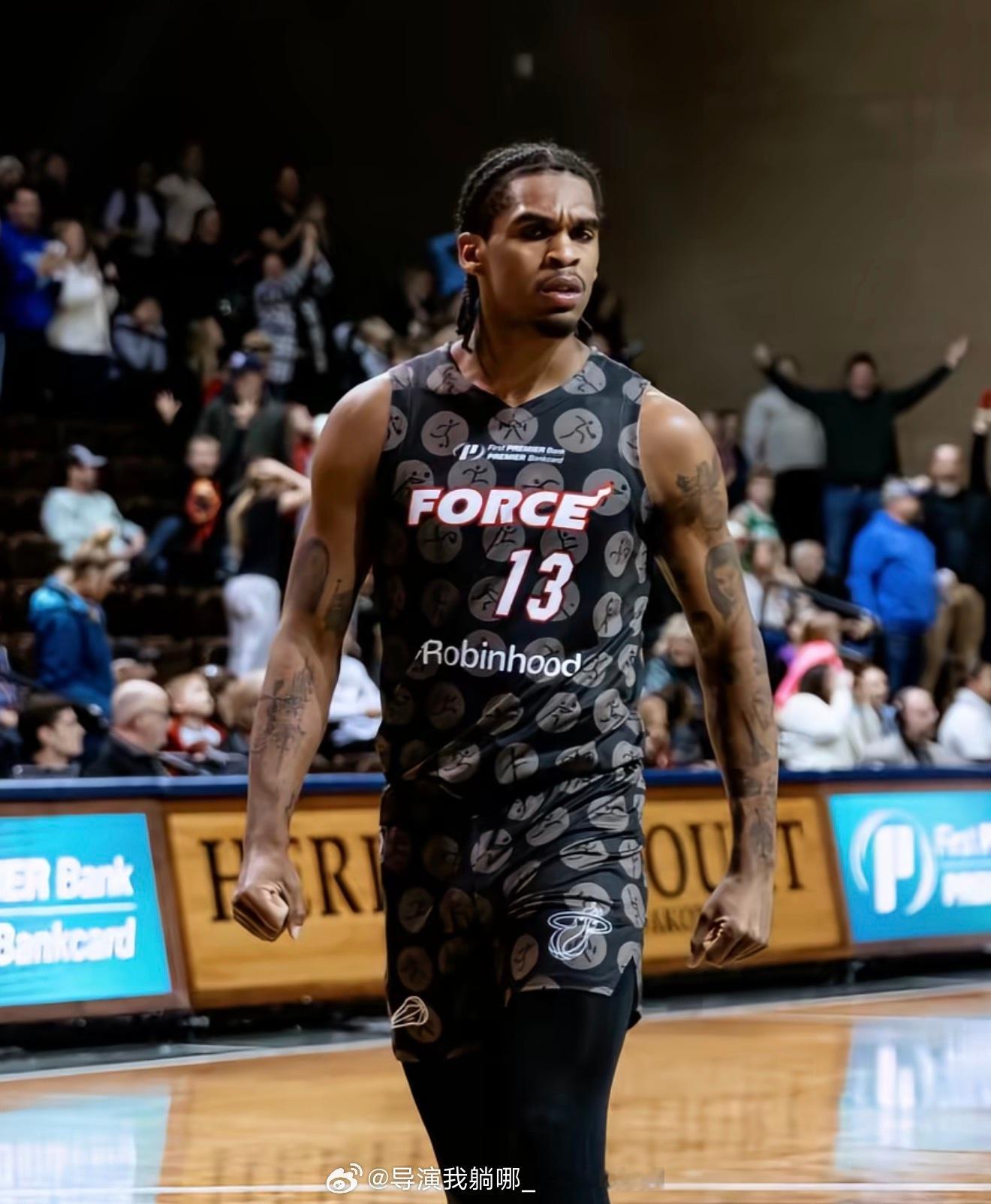 CBA的关注度继续攀升，深圳男篮签下新外援约什·克里斯托弗，他高中时期就在全美走