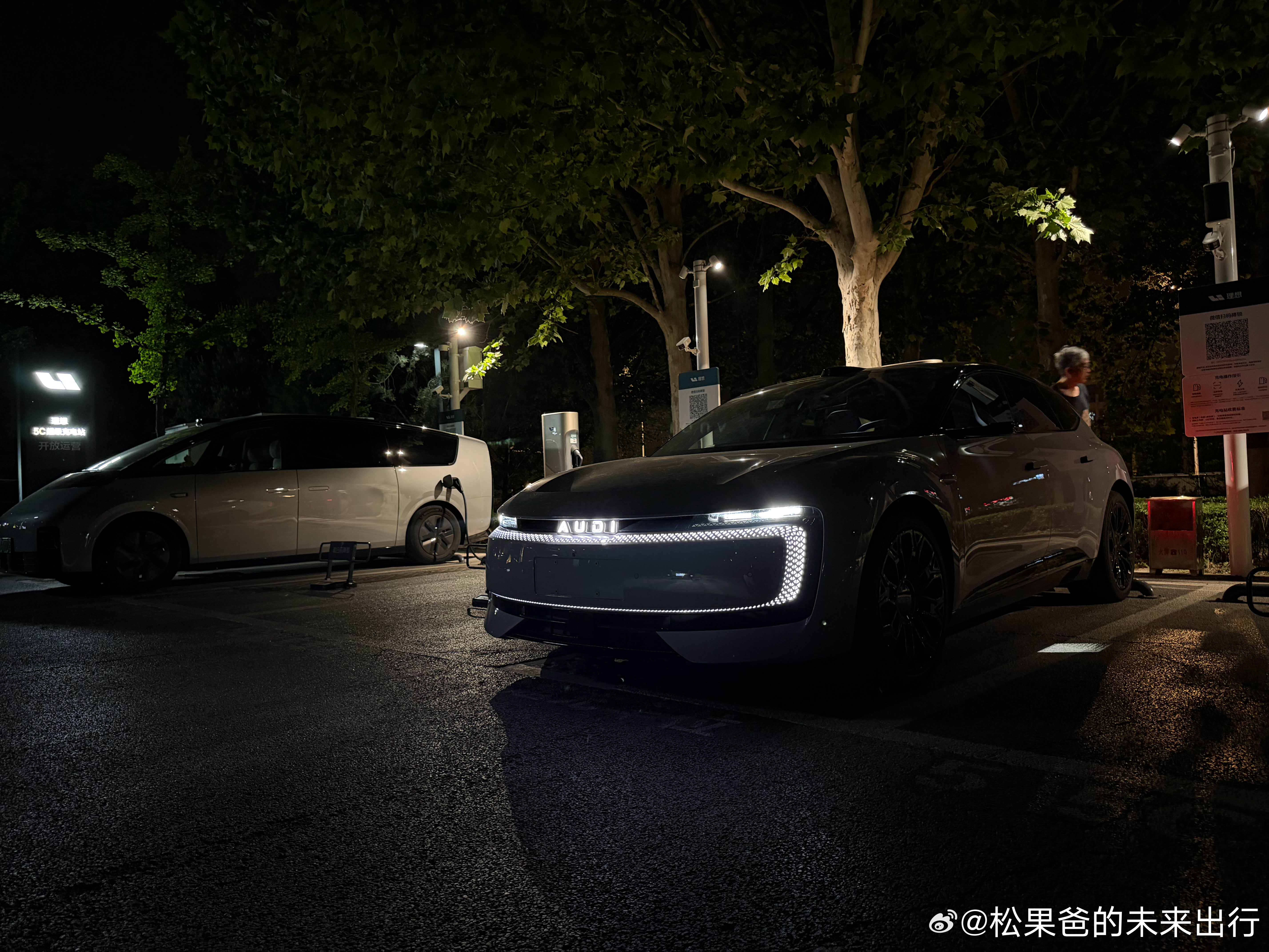 奥迪E5 Sportback的灯光真的很美，提车这么久了，每次晚上停车后还是会回