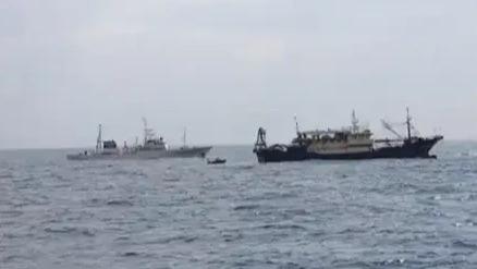 日本扣押我国渔船。
中日关系持续紧张背景下，日方在争议海域对中方渔船采取行动。据