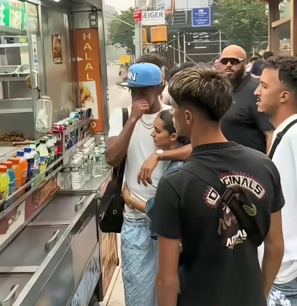 19岁的亚马尔几乎没有私人空间，两年换8个女友。跟梅西不同，他每一段恋爱基本都没