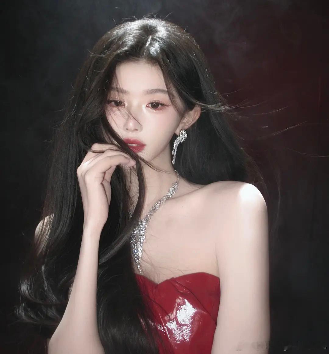 谁给孔雪儿P的胳膊呀