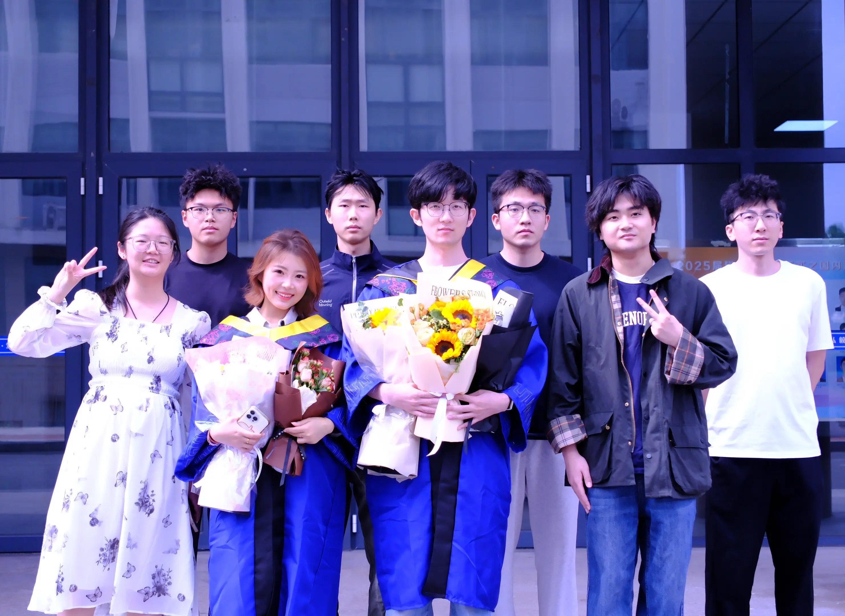 每张都珍贵。得来完全费功夫。依次是可爱的师弟妹、靠谱的同门和亲爱的舍友～🥰