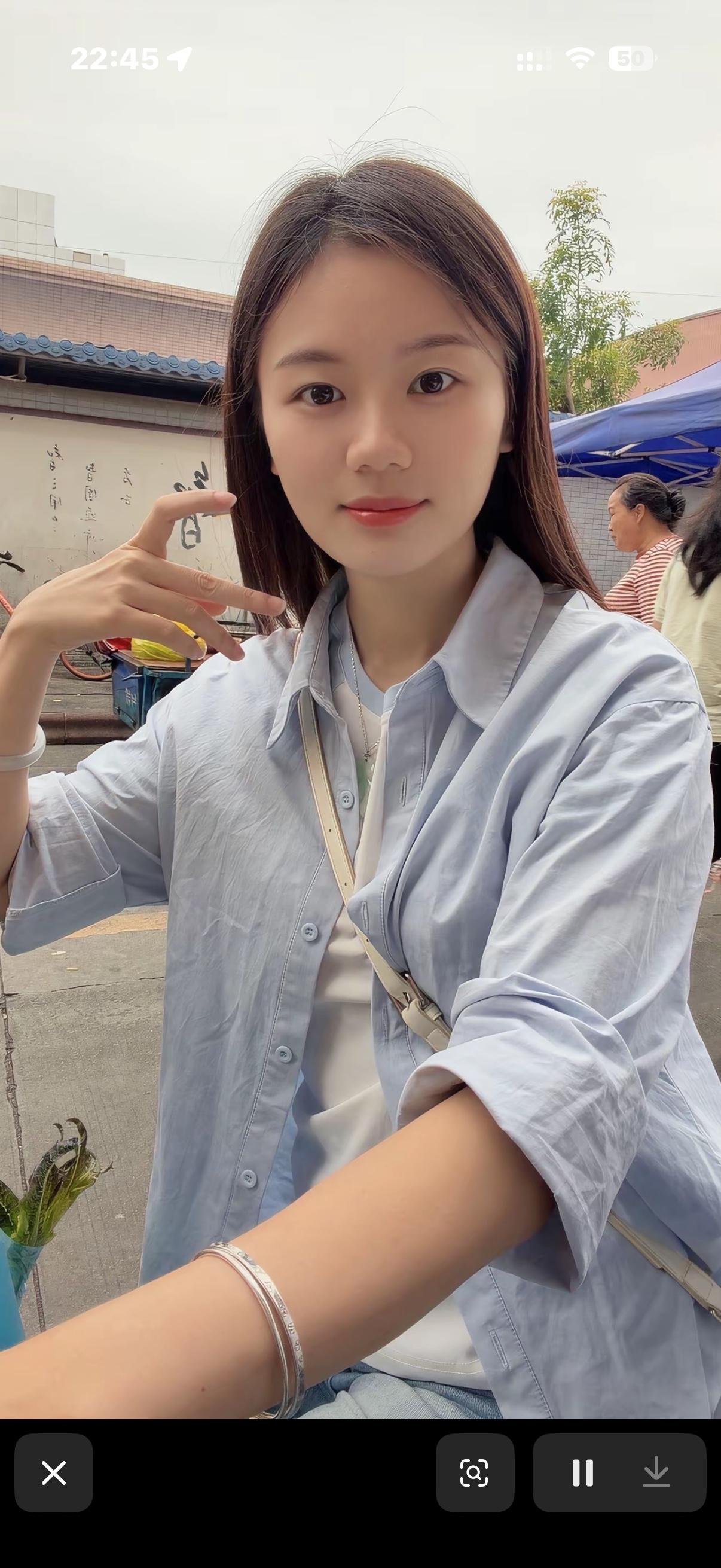 今天把自己打扮的漂漂亮亮，
希望相亲成功，
祝自己越来越好！