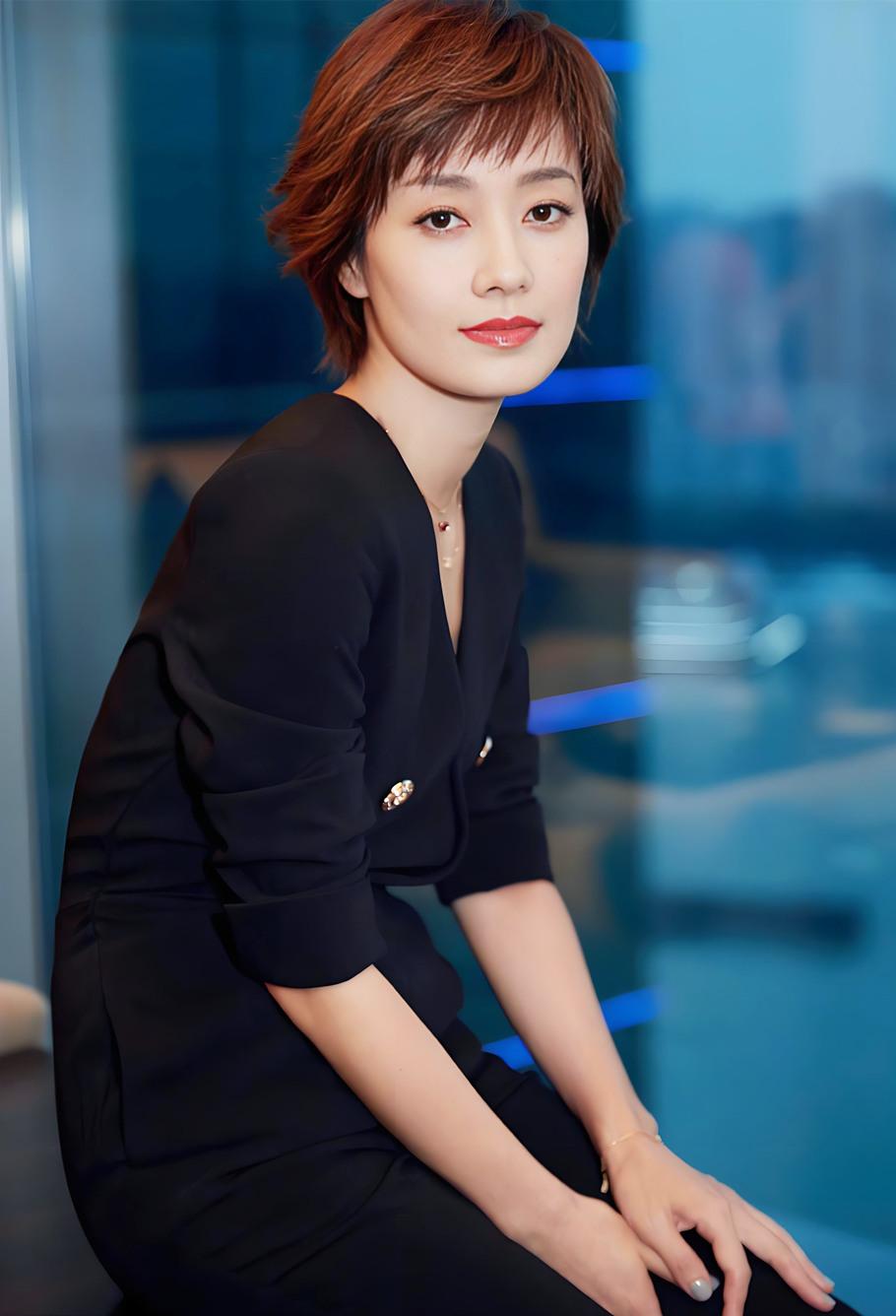 马伊琍离婚后，说了这样一段话：“经历了这么多，我成熟了。每一个人都必须要有自我，